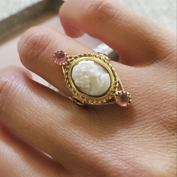 Jewelry - Vintage 14k Gold Cameo Ruby Ring